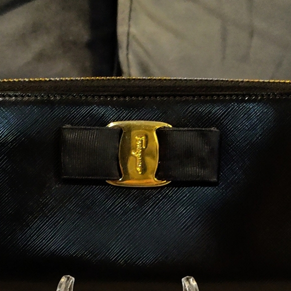 SALVATORE FERRAGAMO VARA RIBBON LEATHER CONTINENTAL L-SHAPED ZIP LONG WALLET EUC - Picture 14 of 17